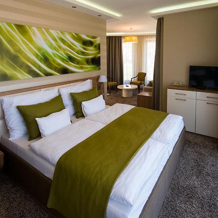 Bh Kristaly Hotel Debrecen Bagian luar foto