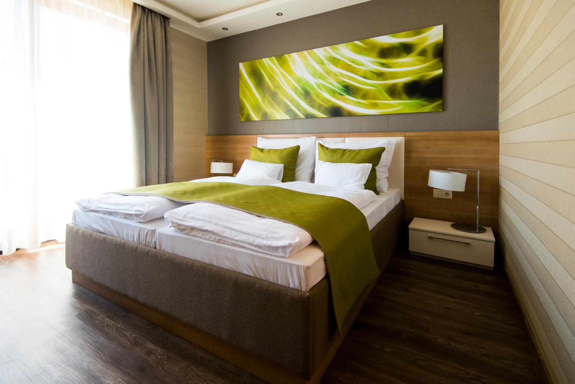 Bh Kristaly Hotel Debrecen Bagian luar foto